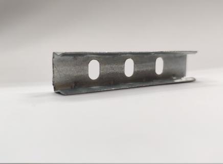 Планка монтажная металлическая для плинтуса МДФ