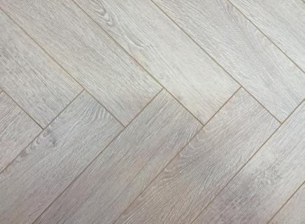 Ламинат Kronparket Herringbone Дуб Айбердин 44815 под ёлочку
