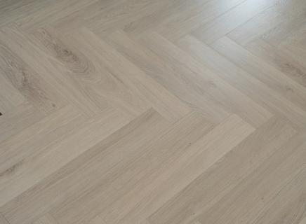 Ламинат Lamiwood Chester ёлочкой Дуб Малтон 513