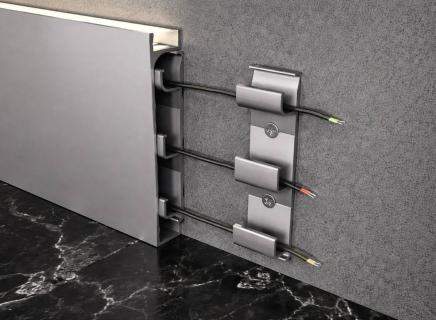 Плинтус Fezard С подсветкой алюминиевый напольный Серебро  ALP-G80-LA